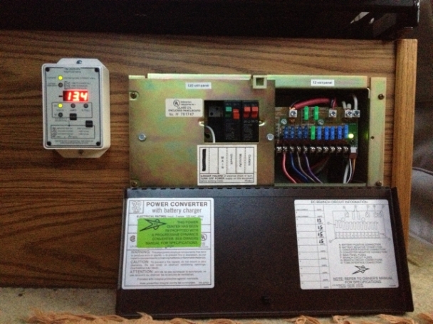 TrMetric TM 2025 RV and PD4635 fuse block